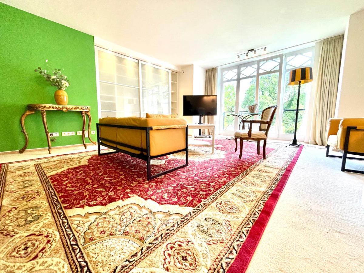 Doppelzimmer Gartenblick Villa Julian Aurich Buitenkant foto