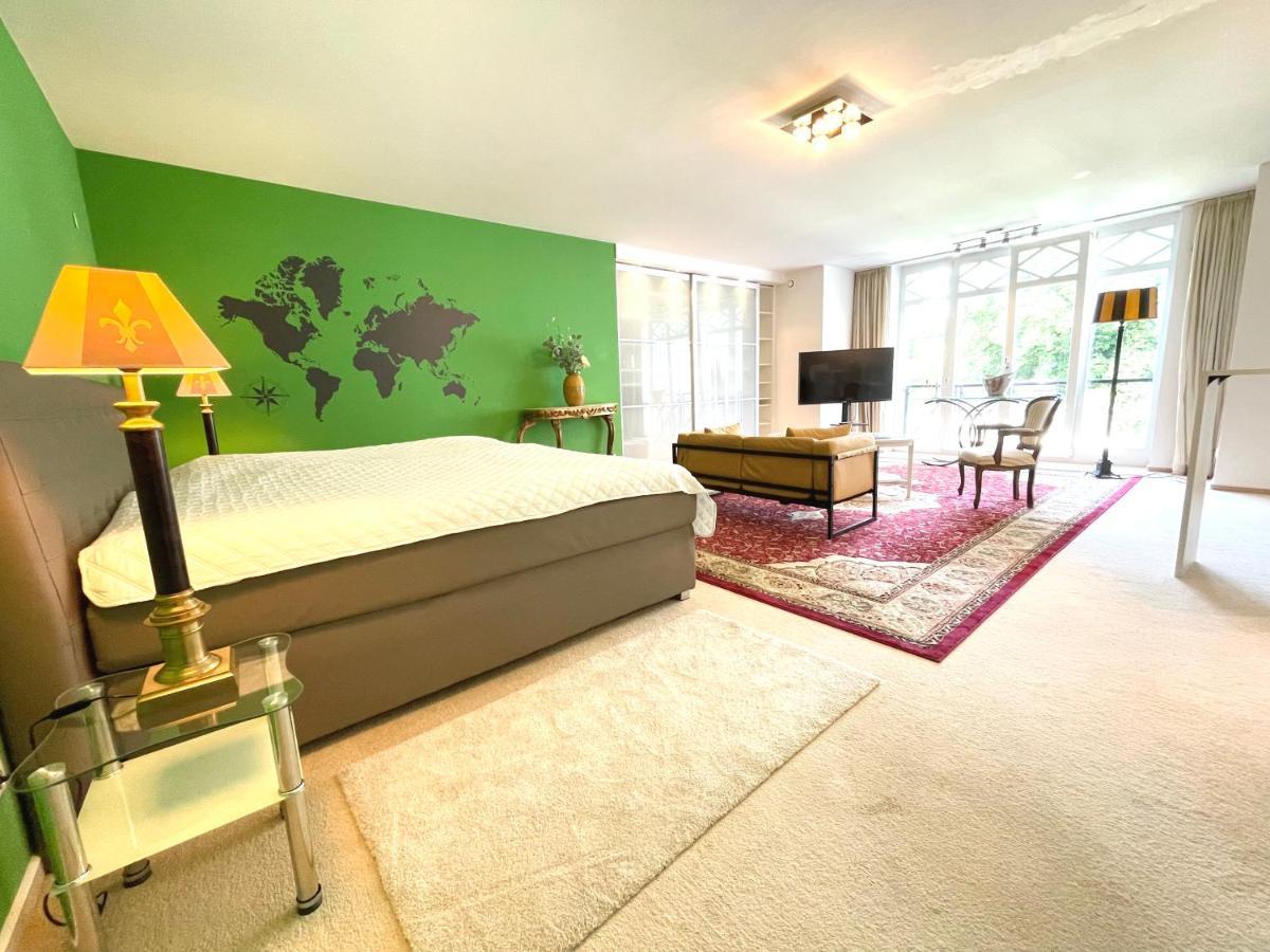 Doppelzimmer Gartenblick Villa Julian Aurich Buitenkant foto